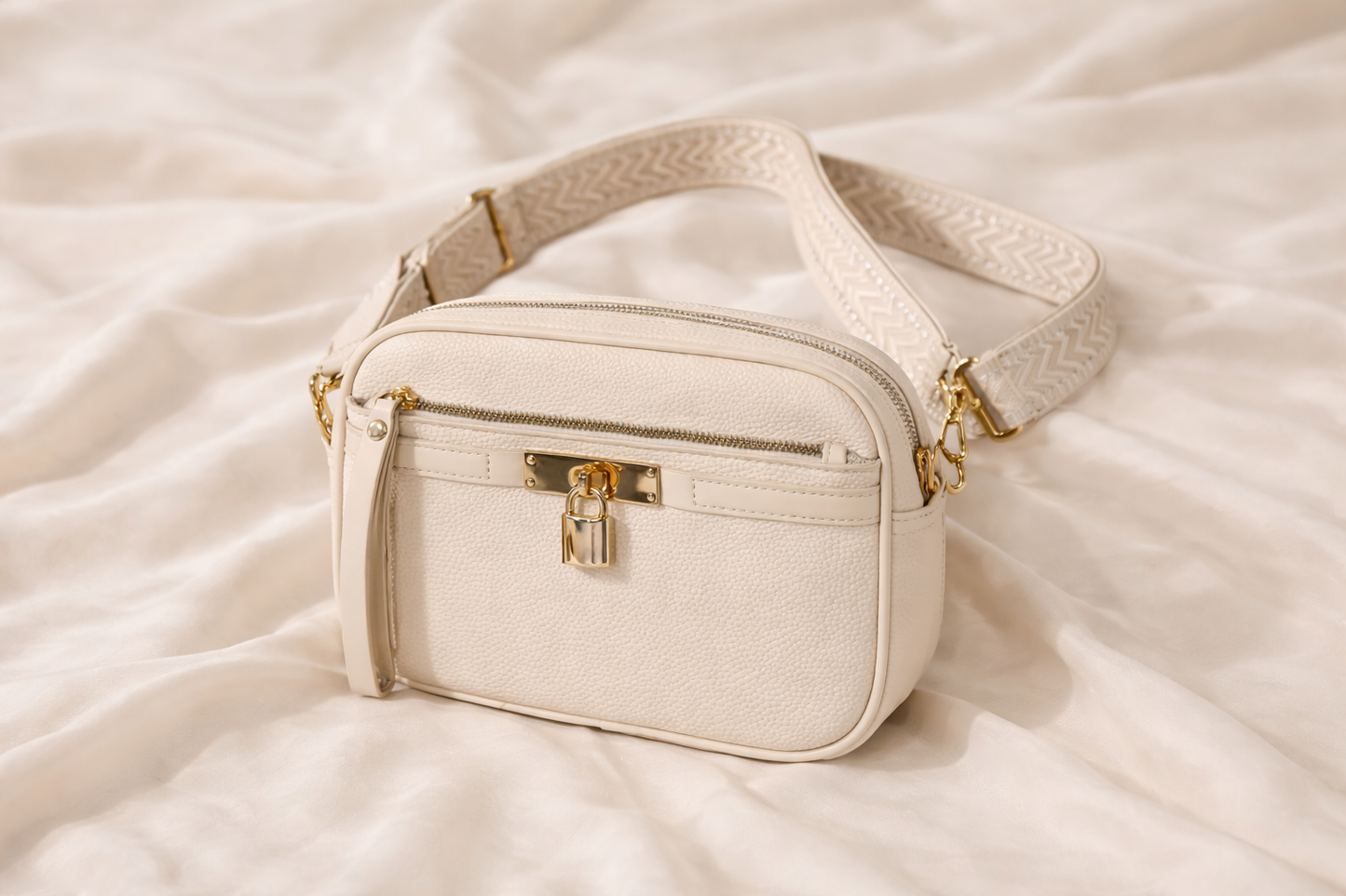 Gina Ivory Crossbody Tas met Lock Detail