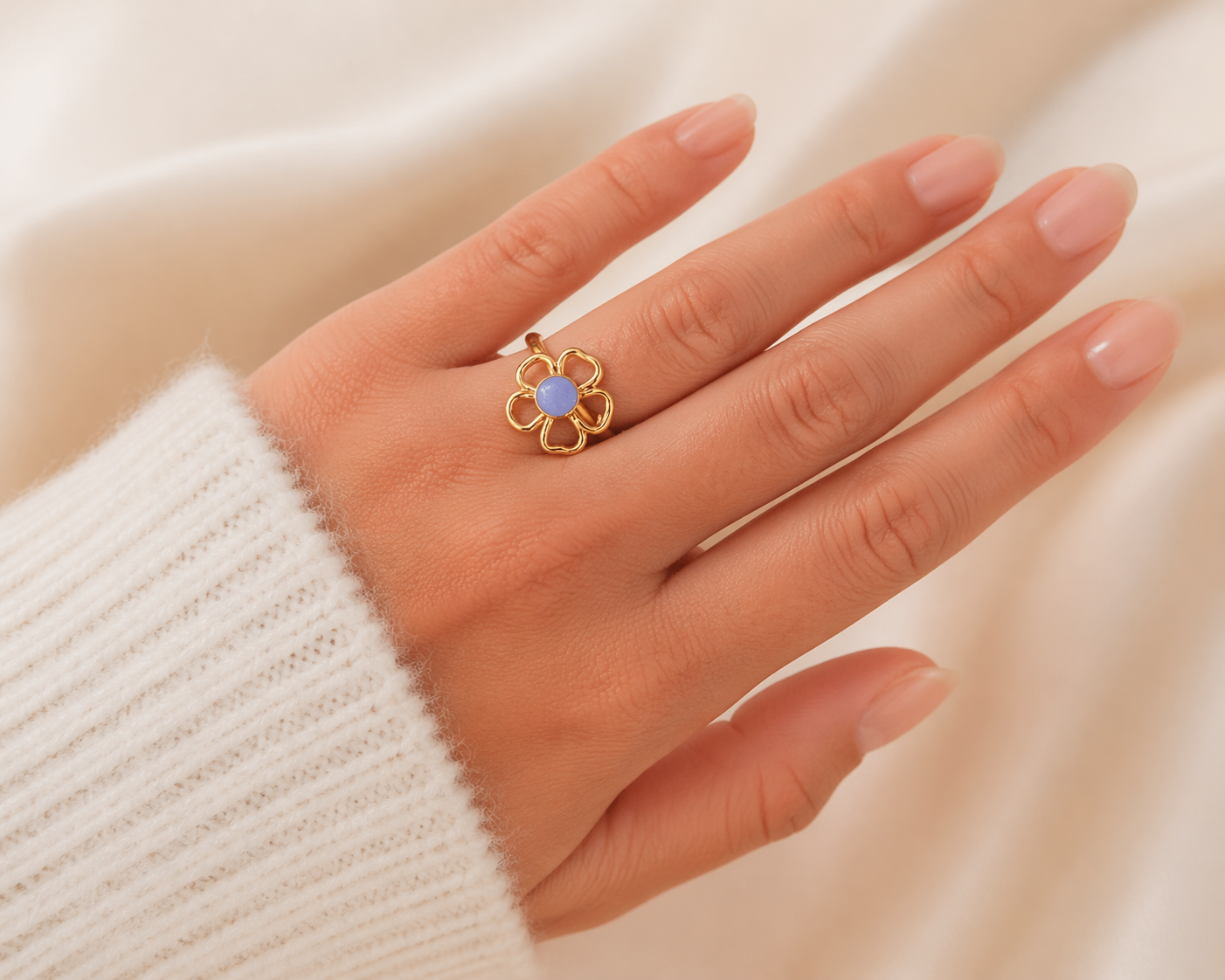 Gouden Bloemen Ring met Blauwe Steen
