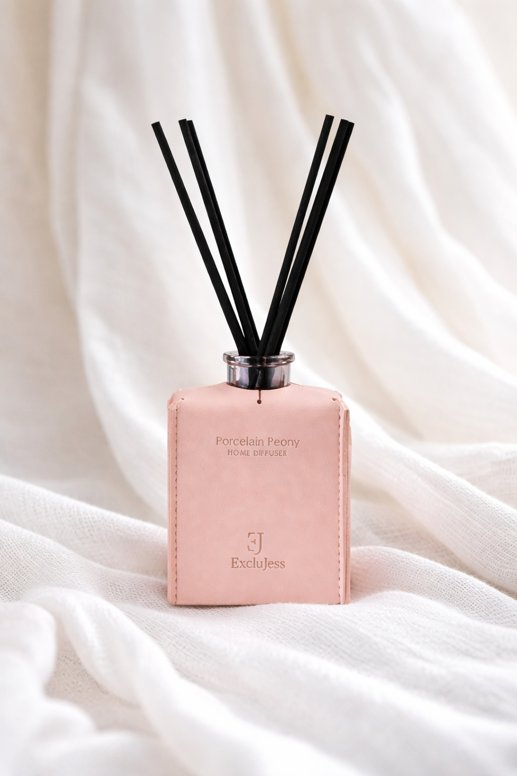 ExcluJess Porcelain Peony – Luxe Geurdiffuser met Lederen Omhulsel