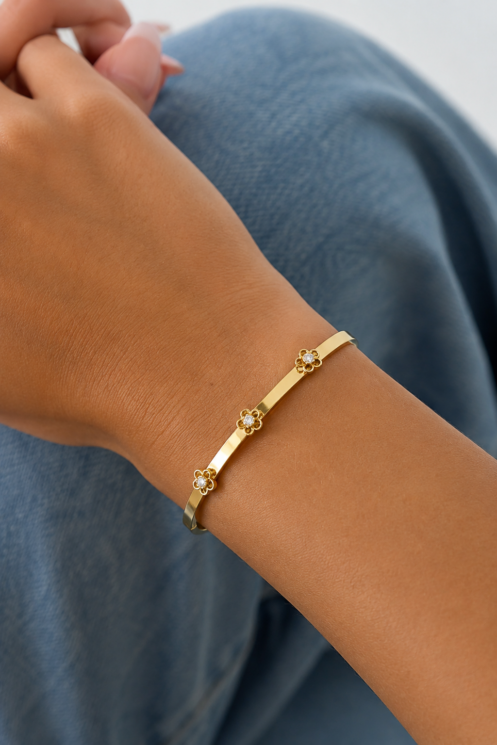 🌼 Golden Daisy Bangle