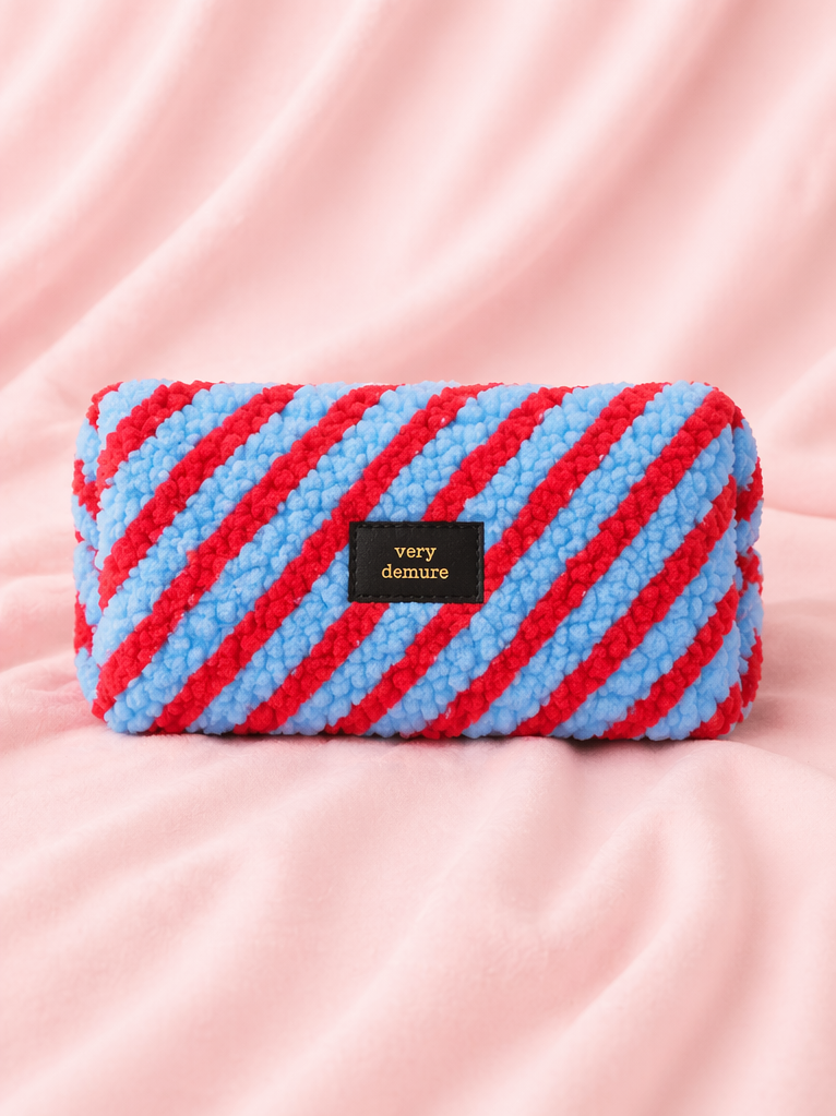 Studio Inktvis – Teddy Etui “Very Demure” 💙❤️