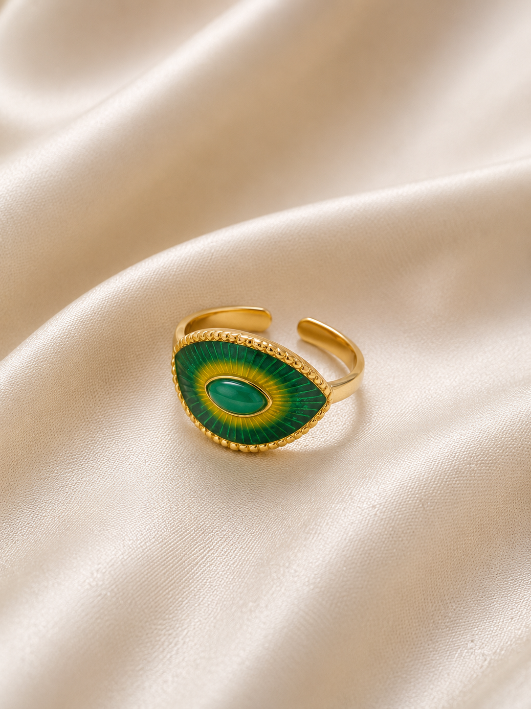 RVS Ring met Groen Oogdesign – Goudkleurig