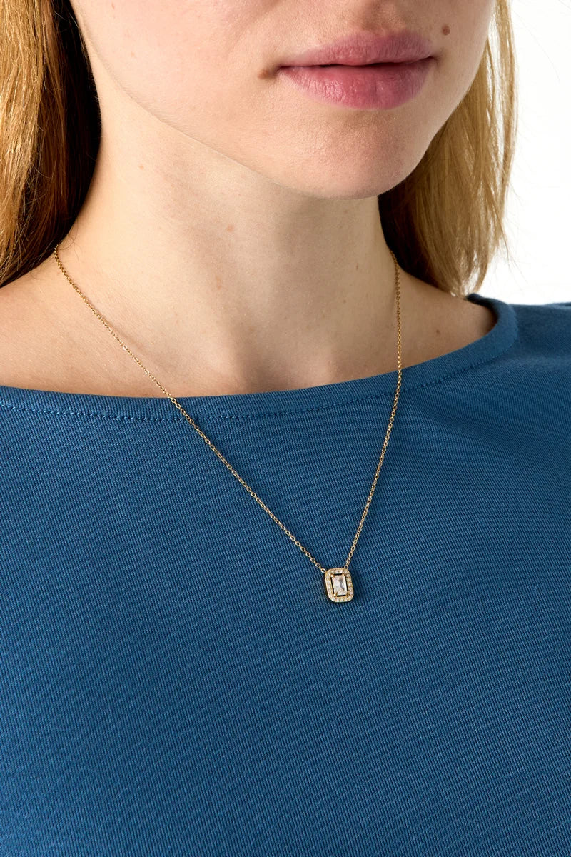 ✨ Golden Frame Necklace