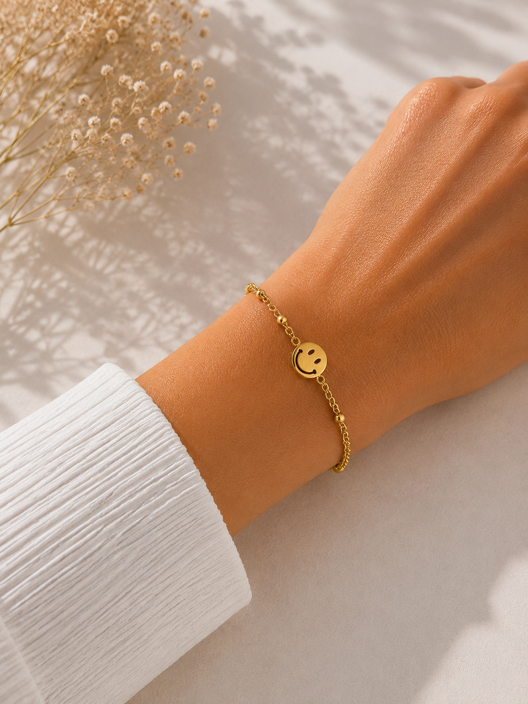😊 Smiley Armband – Goudkleur
